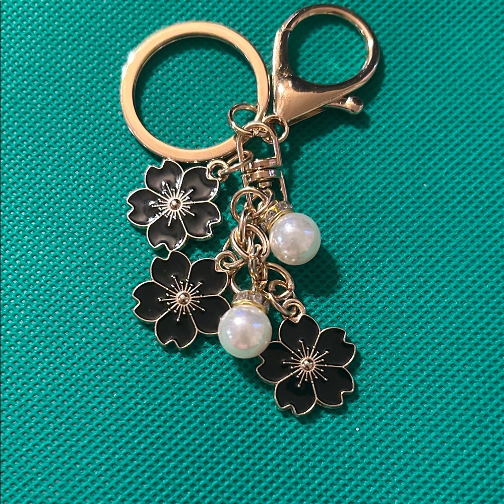 Elegant Black Floral Keychain with Pearls